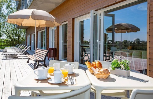 Roz-sur-Couesnon Apartment | Couple Stay Near Mont-Saint-Michel