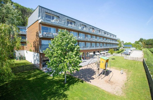 Roz-sur-Couesnon Apartment | Couple Stay Near Mont-Saint-Michel