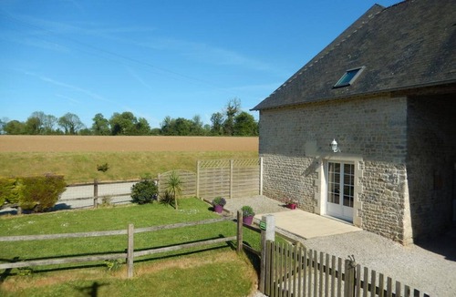 Saint-Germain-de-Varreville Cottage | Cozy cottage near D-Day Beaches