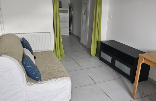 Palaiseau Apartment | Cozy apartment with a garden near Paris—available only in August
