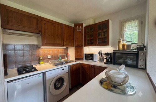 Clair Valon Apartment | Cozy apartment with golf course views