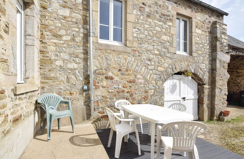 Saint-Christophe-du-Foc House | Cozy home in Saint-Christophe-du-Foc with WiFi