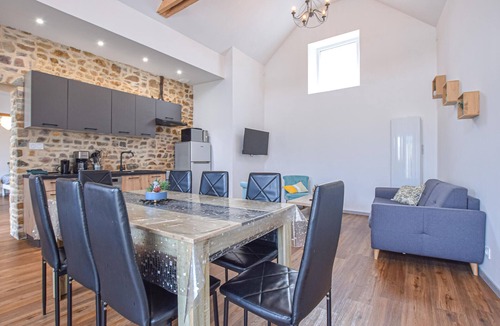 Creances House | Cozy home in CREANCES with WiFi