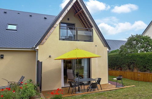 Gouville-sur-Mer House | Cozy home in Gouville-sur-Mer with WiFi