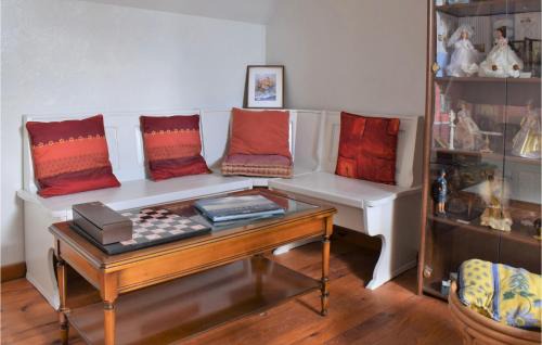 Janville House | Cozy Home In Janville With Wifi