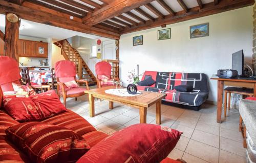 Montchamp House | Cozy Home In Montchamp Valdalliere With Wifi
