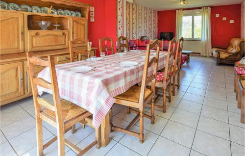 Montchamp House | Cozy Home In Montchamp