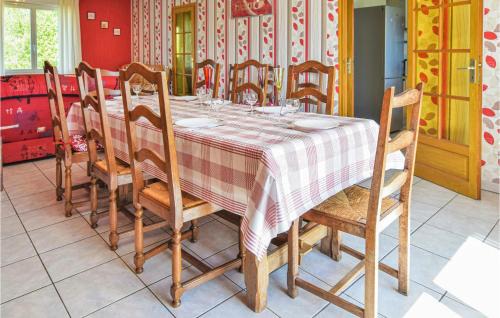 Montchamp House | Cozy Home In Montchamp