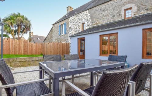 Quettehou House | Cozy Home In Quettehou With Wifi