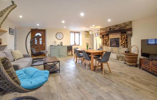 Quettehou House | Cozy Home In Quettehou With Wifi