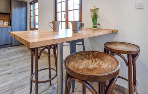 Quettehou House | Cozy Home In Quettehou With Wifi