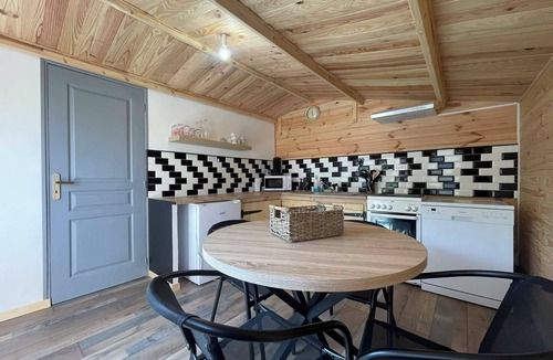 Logron Ski Chalet | Cozy trailer with private cabin (kitchen/bathroom)