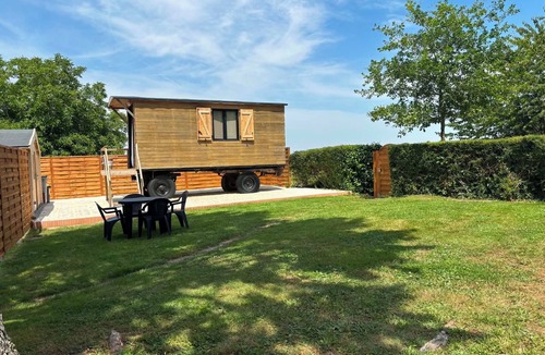 Logron Ski Chalet | Cozy trailer with private cabin (kitchen/bathroom)