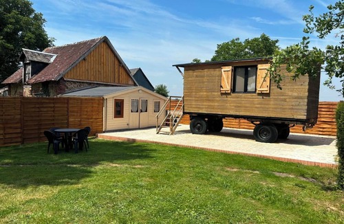 Logron Ski Chalet | Cozy trailer with private cabin (kitchen/bathroom)