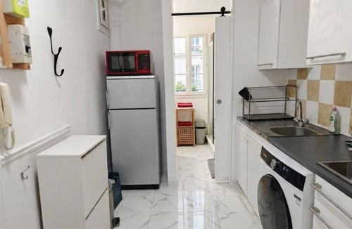 Montmartre Apartment | Crazy Skyshow Flat in Montmartre