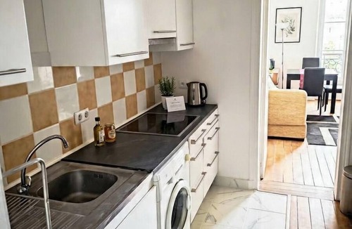 Montmartre Apartment | Crazy Skyshow Flat in Montmartre