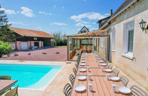 Le Poislay Villa | Crazy Villa Le Tertre 28 - Heated pool - Basket - 2h Paris - 44p