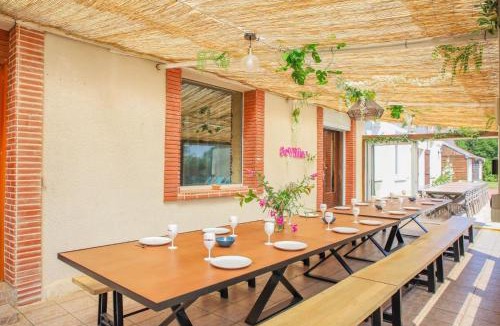Le Poislay Villa | Crazy Villa Le Tertre 28 - Heated pool - Basket - 2h Paris - 44p