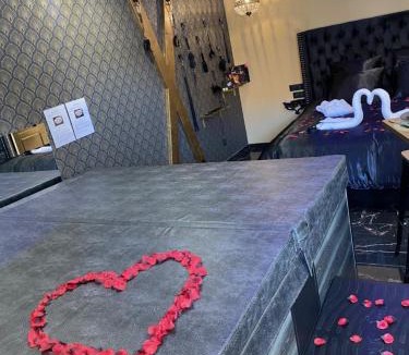 Frenouville Hotel | Désirs d'une nuit - Loveroom jacuzzi