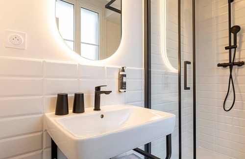 Republique–Point-du-Jour Hotel | Dantan Hotel