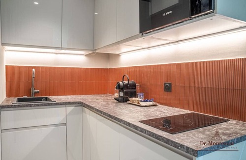 Notre-Dame-des-Champs Apartment | De Montescal - Hot Tub A/C Wonder