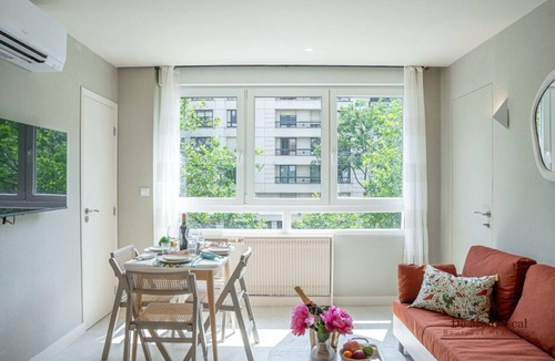 Notre-Dame-des-Champs Apartment | De Montescal - Hot Tub A/C Wonder