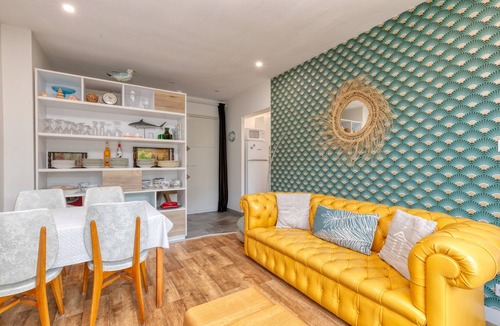 La Baule-Escoublac Apartment | Des Dryades Apartment, Cosy 60m² with Shared Pool, Balcony & Wi-Fi