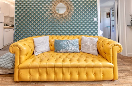 La Baule-Escoublac Apartment | Des Dryades Apartment, Cosy 60m² with Shared Pool, Balcony & Wi-Fi