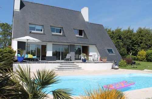 Quistinic House | Detached house with heated pool