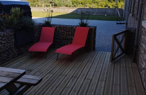 Saint-Martin-de-Varreville Apartment | Domaine de la Dune: Countryside Retreat Between Land and Sea