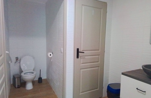 Ecommoy Cottage | Domaine complet-Gîte-Private Bathroom-Comfort-Pool view