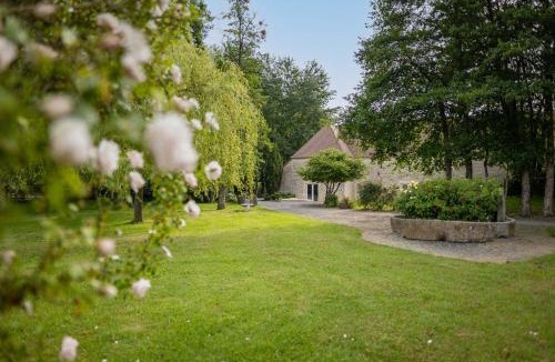 Saint-Pierre-Canivet Bed & Breakfast | Domaine De La Tour