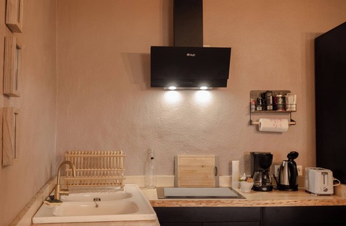 Saint-Saturnin-sur-Loire House | Double room in a château outbuilding