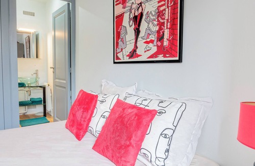 Le Celle-Saint-Cloud Bed & Breakfast | Double room & table d'hôte near Versailles