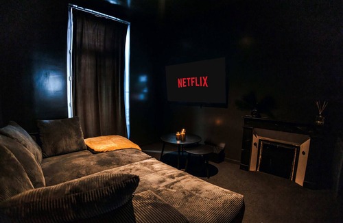 Downtown Angers Apartment | Dreamy Room - Escape, Spa & Private Cinema