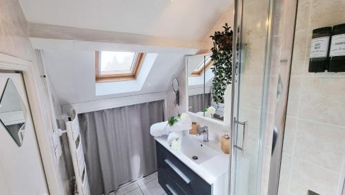 Fleury-les-Aubrais Apartment | Duplex 4pers Calme Parking - Proche Gare & Rocade