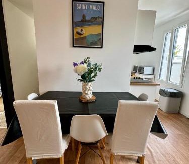 Esperance-Cottages Apartment | Duplex 70m2 proche mer, 2 chambres, terrasse, parking gratuit dans la rue