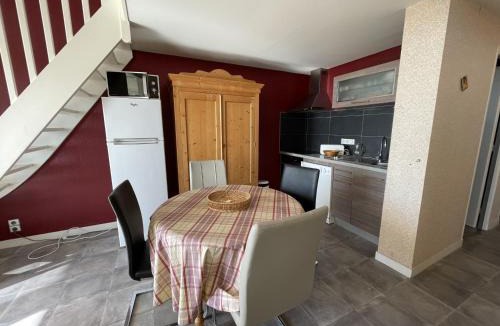 Jullouville Apartment | Duplex de charme en front de mer avec véranda - FR-1-361-32