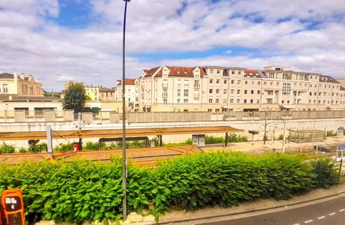 Maisons-Laffitte Apartment | Duplex de Charme avec Bureau - Face Gare RER A