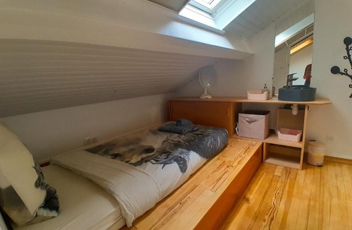 Maisons-Laffitte Apartment | Duplex de Charme avec Bureau - Face Gare RER A