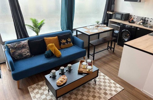 Republique Apartment | Duplex lumineux centre-ville, tout équipé, parking