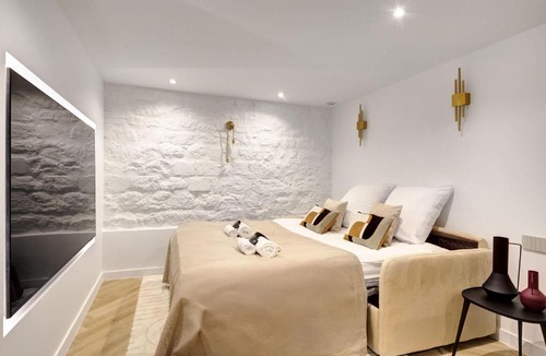 Charonne Apartment | Duplex Prestige avec Billard et Baignoire