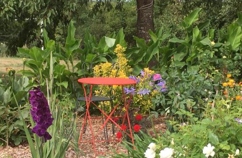 Sainte-Suzanne-and-Chammes House | Ecrin de Verdure