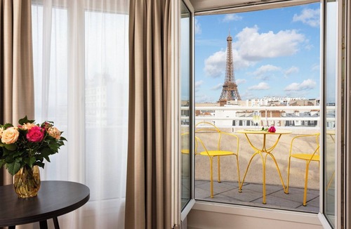 Faubourg Saint-Germain Apartment | EIFFEL TOWER VIEWS STUDIO APARTMENT WITH BALCONY