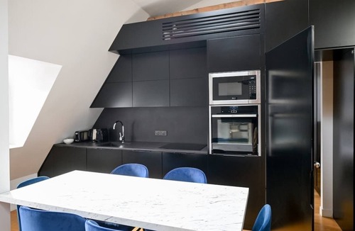 Champs-Elysees Apartment | Elegant Home 2BDR 6P Near Champs Elysees