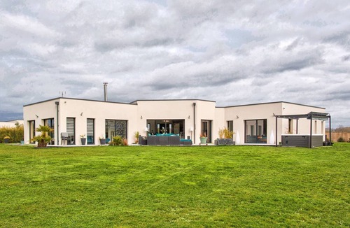Ranville House | Elegant house with jacuzzi, modern comfort and history in Ranville
