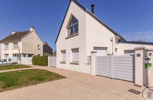 Saint-Vaast-la-Hougue Cottage | Elegant Modern House in St Vaast la Hougue
