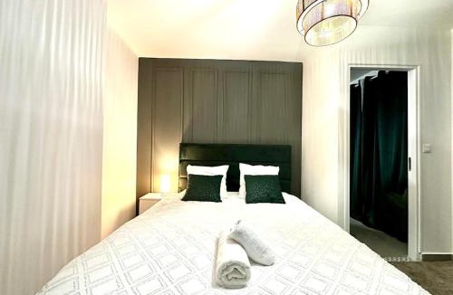 Pin - Vert Galant Apartment | Emerald 102 - 5 min Circuit 24H du Mans