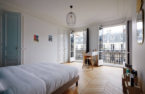 Auteuil Apartment | Emerald Exuberance, by Veeve