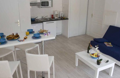 Grandcamp-Maisy Condo | Escapade à Grandcamp av/Piscine, Sauna et Wifi